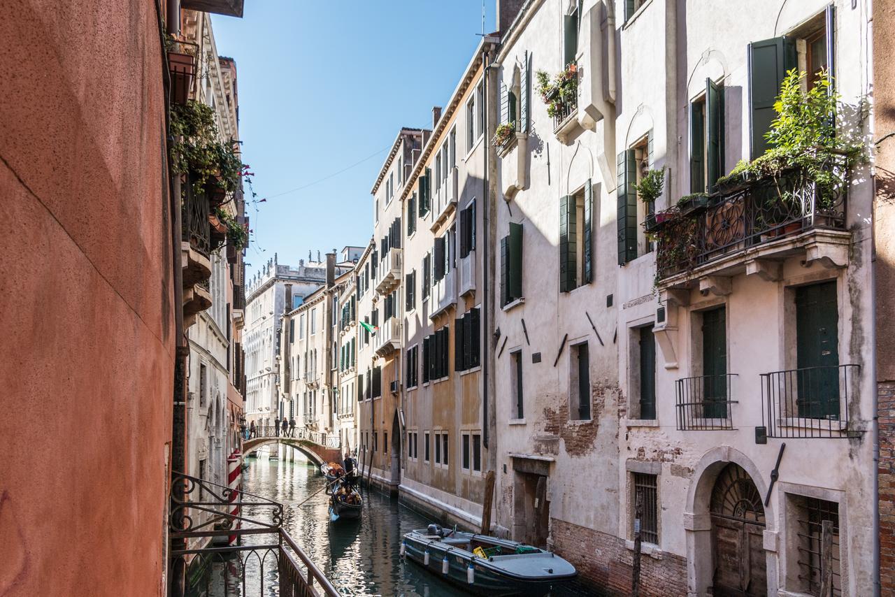 Rialto Bridge Large Venetian Style With Lift Veneza Exterior foto