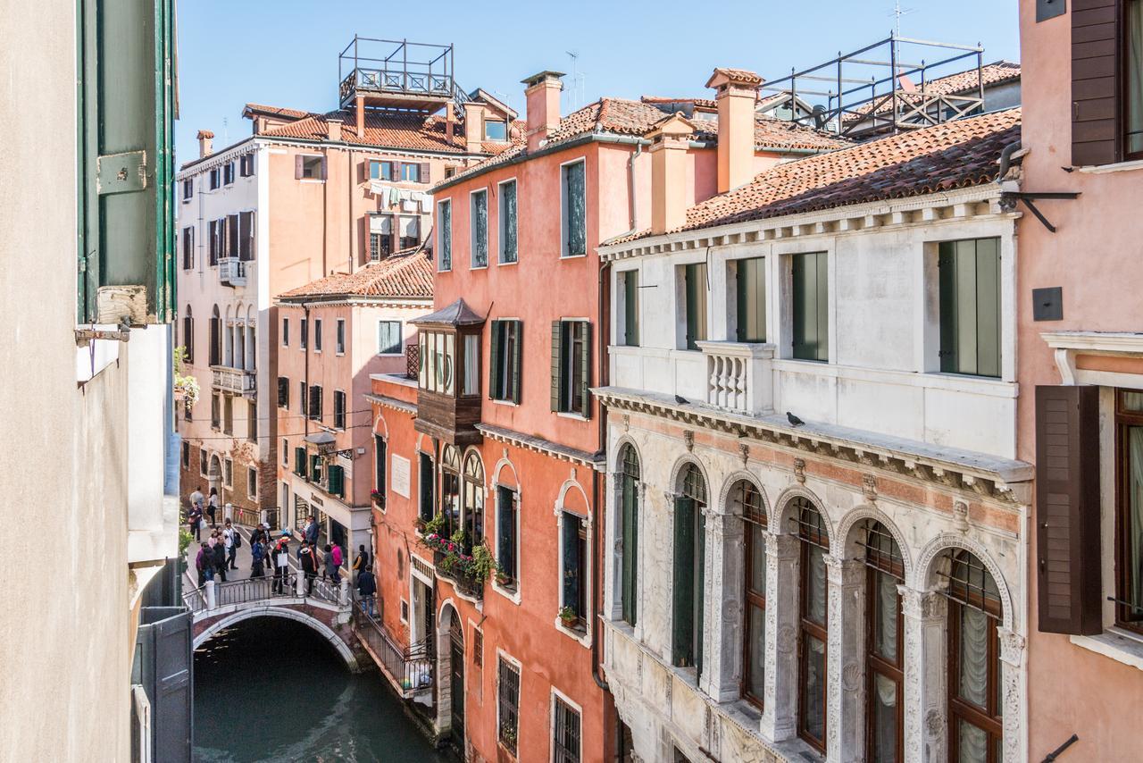 Rialto Bridge Large Venetian Style With Lift Veneza Exterior foto