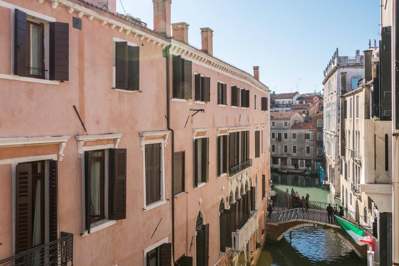 Rialto Bridge Large Venetian Style With Lift Veneza Exterior foto