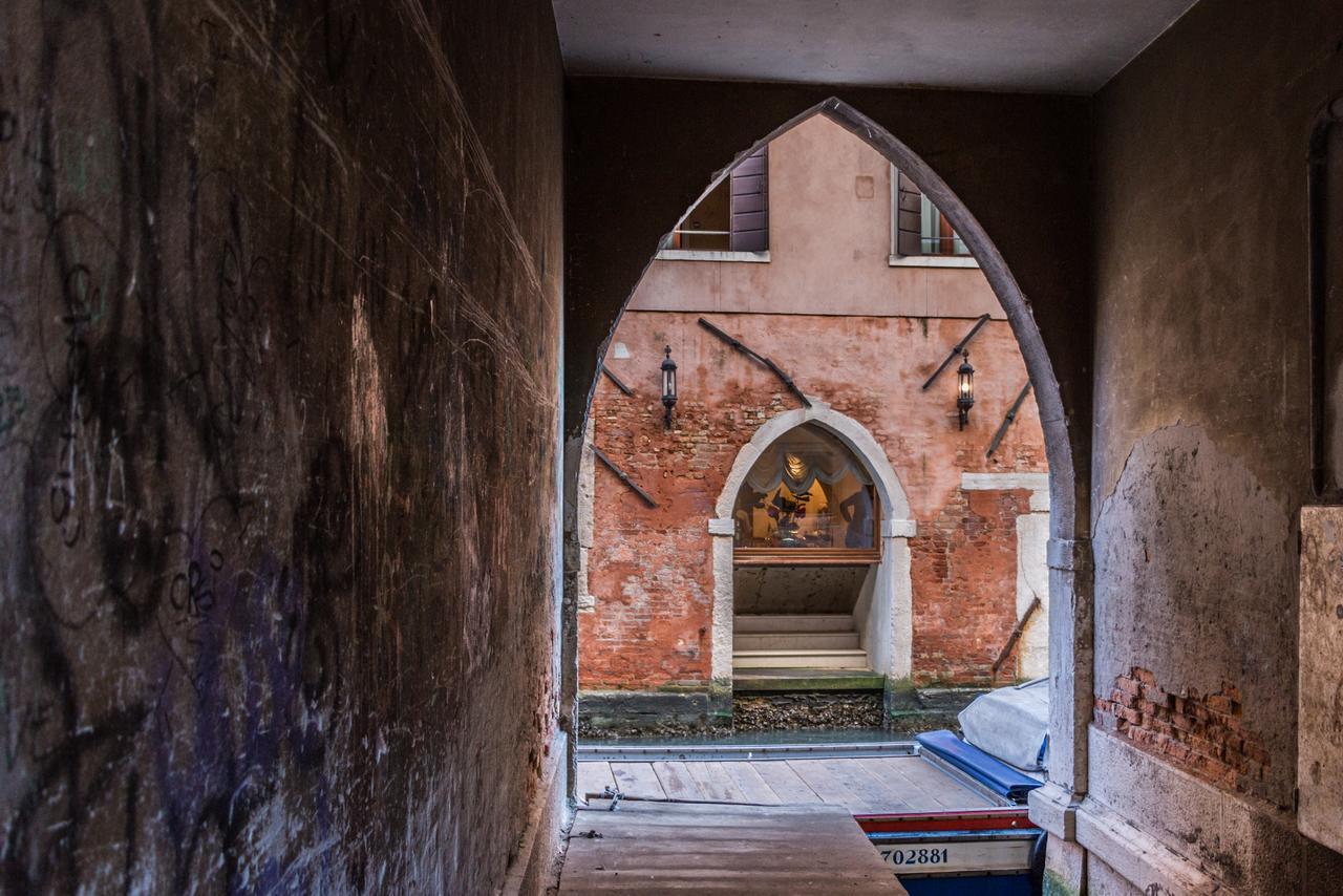 Rialto Bridge Large Venetian Style With Lift Veneza Exterior foto